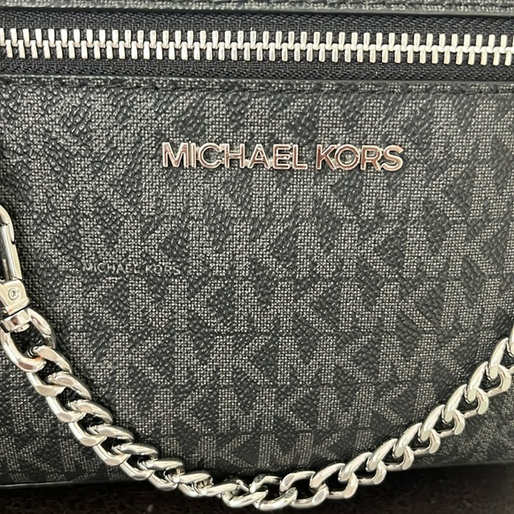 Michael Kors, Jet Set Zip Chain Crossbody Purse - Picture 4 of 4